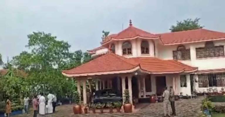 കോട്ടയത്ത് ഇരട്ടക്കൊല? ദമ്പതികളുടെ ഗുരുതരമായി മുറിവേറ്റ നിലയിൽ; ഒരാളെ സംശയം