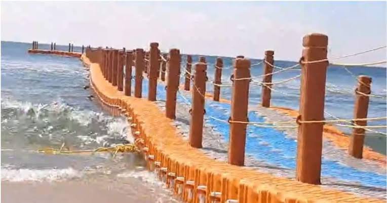 ശക്തമായ കടൽ ക്ഷോഭം; വർക്കലയിലെ ഫ്ലോട്ടിങ് ബ്രിഡ്ജ് വീണ്ടും തകർന്നു