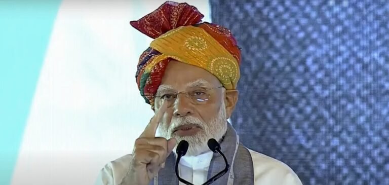 പാവങ്ങളുടെ ഭൂമി വഖഫിന്റെ പേരിൽ കൊള്ളയടിക്കപ്പെട്ടു; മുസ്‌ലിം യുവാക്കൾക്ക് ഒരു പ്രയോജനവുമില്ല: പ്രധാനമന്ത്രി