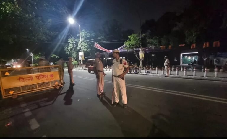 ഇന്ത്യ- പാകിസ്താൻ സംഘർഷം; ഡൽഹിയിൽ കനത്ത സുരക്ഷ, സ‍ർക്കാർ ജീവനക്കാരുടെ അവധി റദ്ദാക്കി