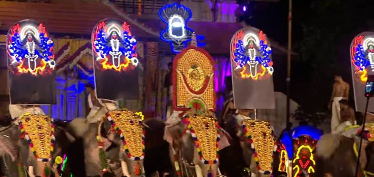 പൂരപ്രേമികളെ ആവേശത്തിലാഴ്ത്തി കുടമാറ്റത്തിന് സമാപനം