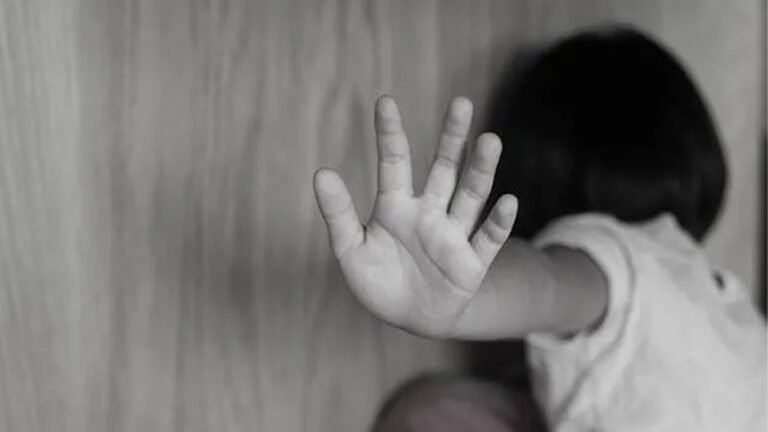 നാല് വയസുകാരി ലൈംഗിക ചൂഷണത്തിനിരയായ സംഭവം; കുട്ടിയുടെ അച്ഛന്റെ അടുത്ത ബന്ധു കുറ്റം സമ്മതിച്ചു; അറസ്റ്റില്‍