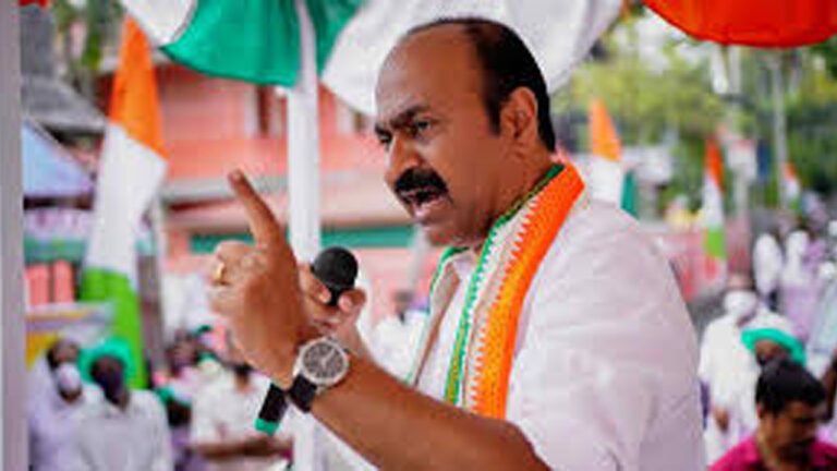 ‘വിള്ളലുള്ളയിടത്തൊക്കെ പോയി റിയാസ് റീല്‍ ഇടട്ടെ; എട്ടുകാലി മമ്മൂഞ്ഞ് ചമഞ്ഞ് നടക്കുകയാണ്’; വിമര്‍ശിച്ച് വി ഡി സതീശന്‍