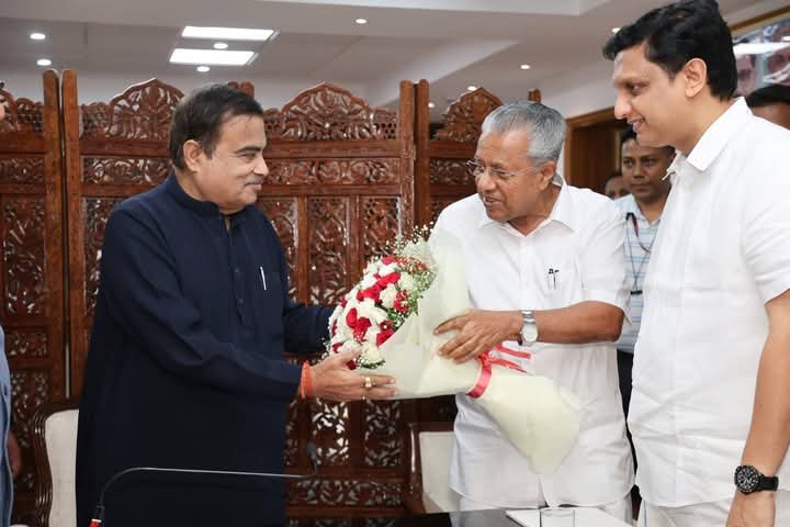 ദേശീയപാത നിര്‍മാണം: ‘2025ല്‍ തന്നെ പൂര്‍ത്തിയാക്കണം’; കേന്ദ്രമന്ത്രി നിതിന്‍ ഗഡ്കരിയെ കണ്ട് മുഖ്യമന്ത്രി