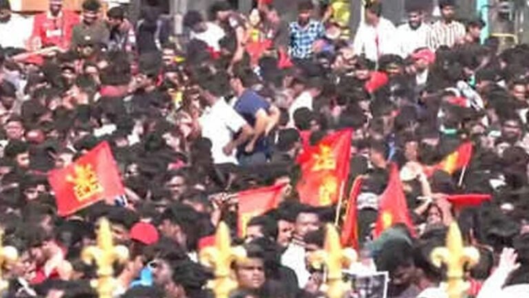 ബെംഗളൂരുവിൽ ദുരന്തമായി ആര്‍സിബിയുടെ വിജയാഘോഷം; തിക്കിലും തിരക്കിലും 7 മരണം