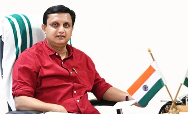 കെസി വേണുഗോപാലിനെതിരെ നിലപാട് കടുപ്പിച്ച് പൊതുമരാമത്ത് വകുപ്പ് മന്ത്രി പിഎ മുഹമ്മദ് റിയാസ്
