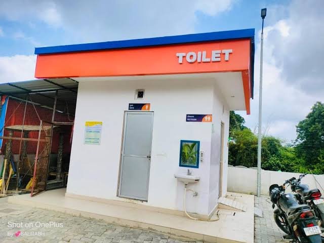 പെട്രോള്‍ പമ്പുകളിലെ ശൗചാലയങ്ങള്‍ പൊതു ശൗചാലയങ്ങളല്ലെന്ന് ഹൈക്കോടതി